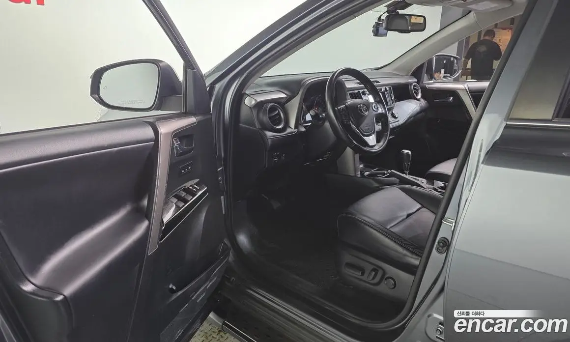 Toyota RAV4 2018 2.5 автомат (гидро), фото 10 Toyota RAV4 2018 2.5 автомат (гидро), фото 10