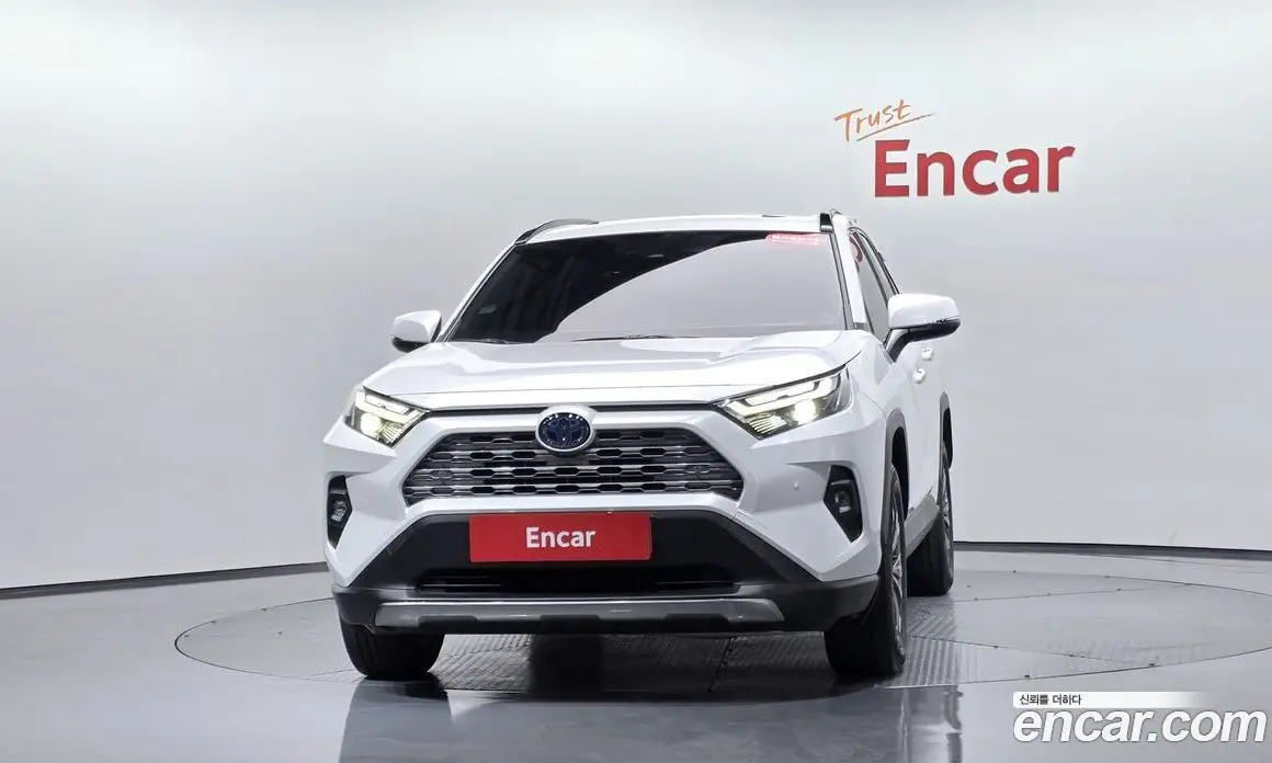 Toyota RAV4 2024 2.5 автомат (гидро), фото 2 Toyota RAV4 2024 2.5 автомат (гидро), фото 2