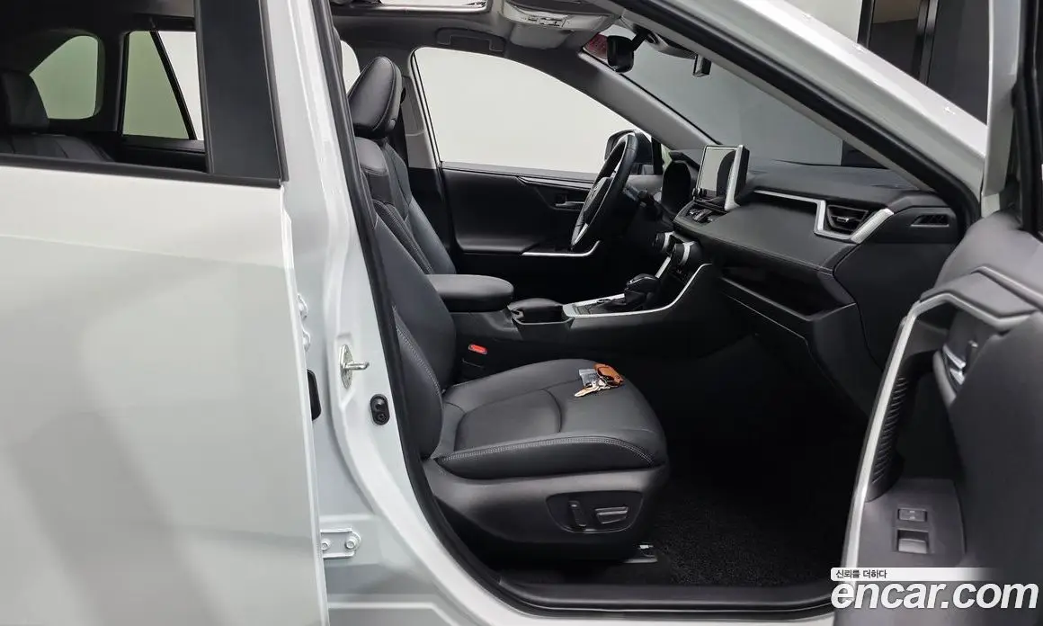 Toyota RAV4 2024 2.5 автомат (гидро), фото 15 Toyota RAV4 2024 2.5 автомат (гидро), фото 15
