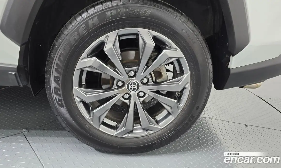 Toyota RAV4 2024 2.5 автомат (гидро), фото 6 Toyota RAV4 2024 2.5 автомат (гидро), фото 6