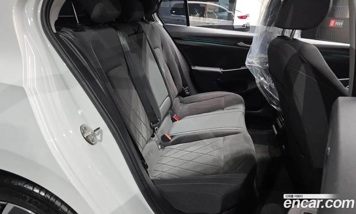 Volkswagen Golf 2024 2.0 автомат (гидро), фото 11