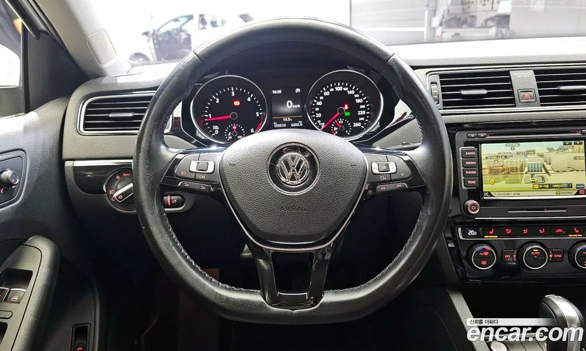 Volkswagen Jetta 2015 2.0 автомат (гидро), фото 13 Volkswagen Jetta 2015 2.0 автомат (гидро), фото 13
