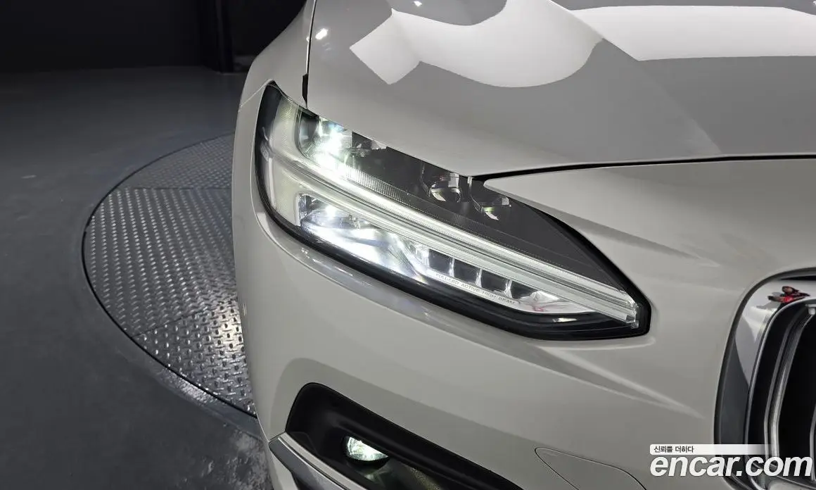Volvo S90 2023 2.0 автомат (гидро), фото 8