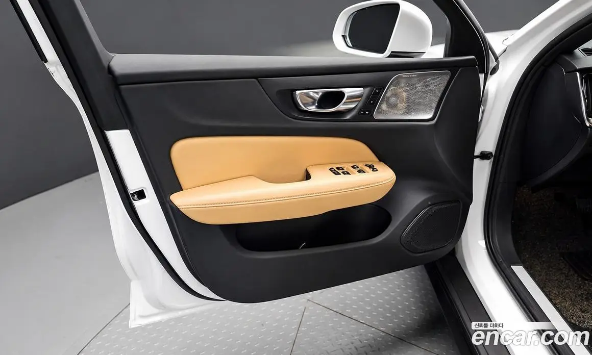 Volvo V60 2020 2.0 автомат (гидро), фото 14