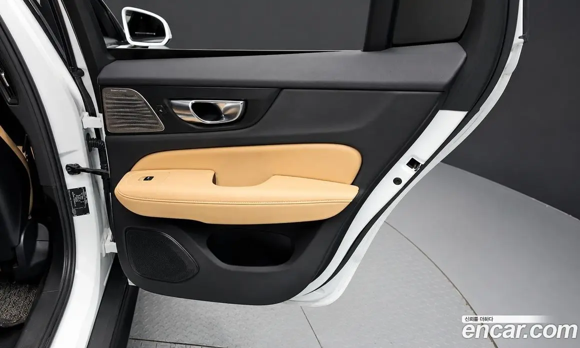 Volvo V60 2020 2.0 автомат (гидро), фото 15