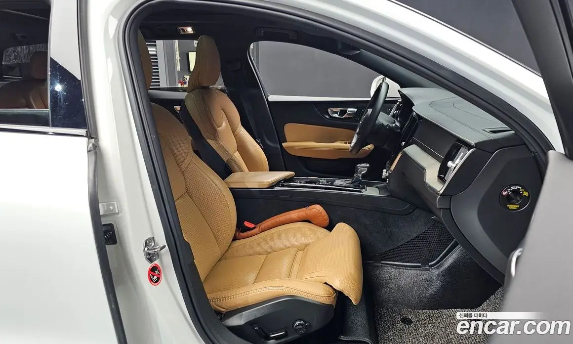 Volvo V60 2020 2.0 автомат (гидро), фото 16