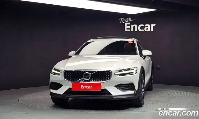 Volvo V60 2020 2.0 автомат (гидро), миниатюра 3