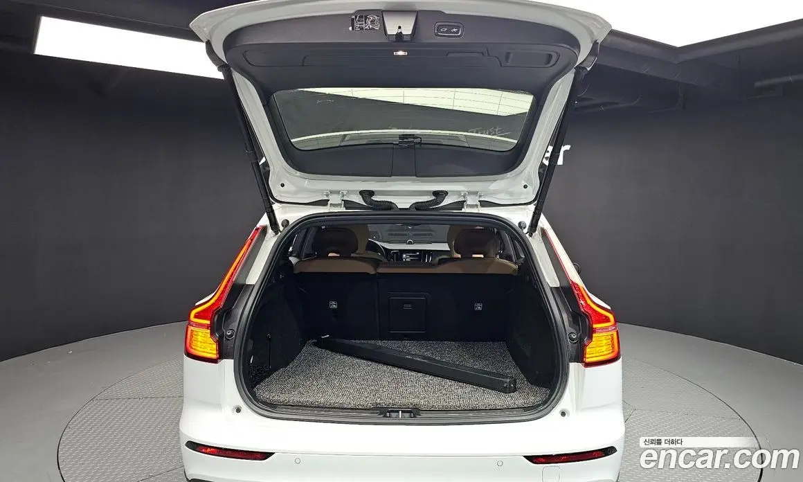 Volvo V60 2020 2.0 автомат (гидро), фото 30