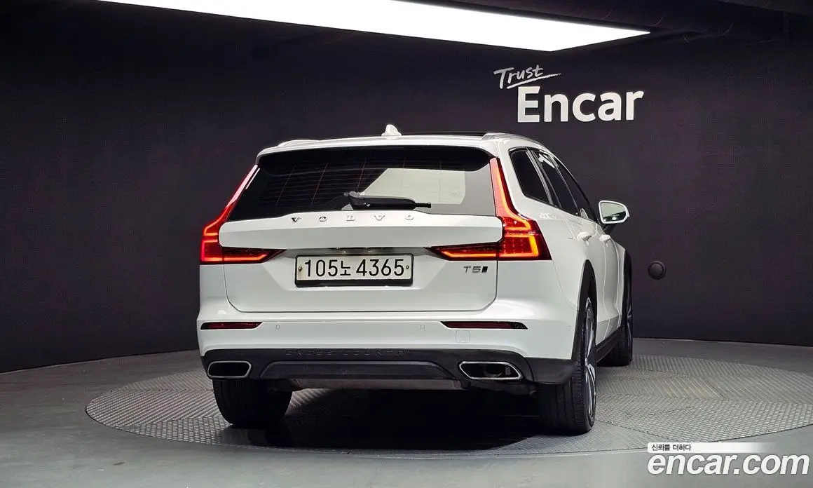 Volvo V60 2020 2.0 автомат (гидро), фото 4