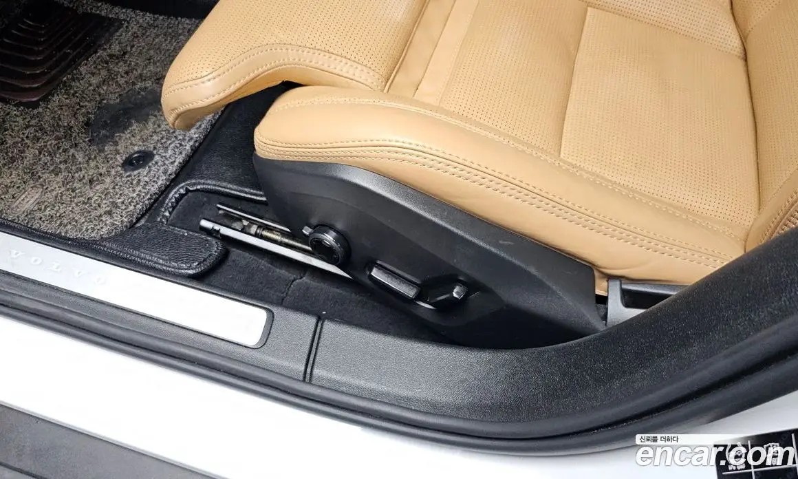 Volvo V60 2020 2.0 автомат (гидро), фото 32