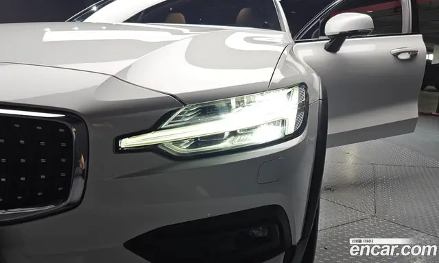Volvo V60 2020 2.0 автомат (гидро), миниатюра 8
