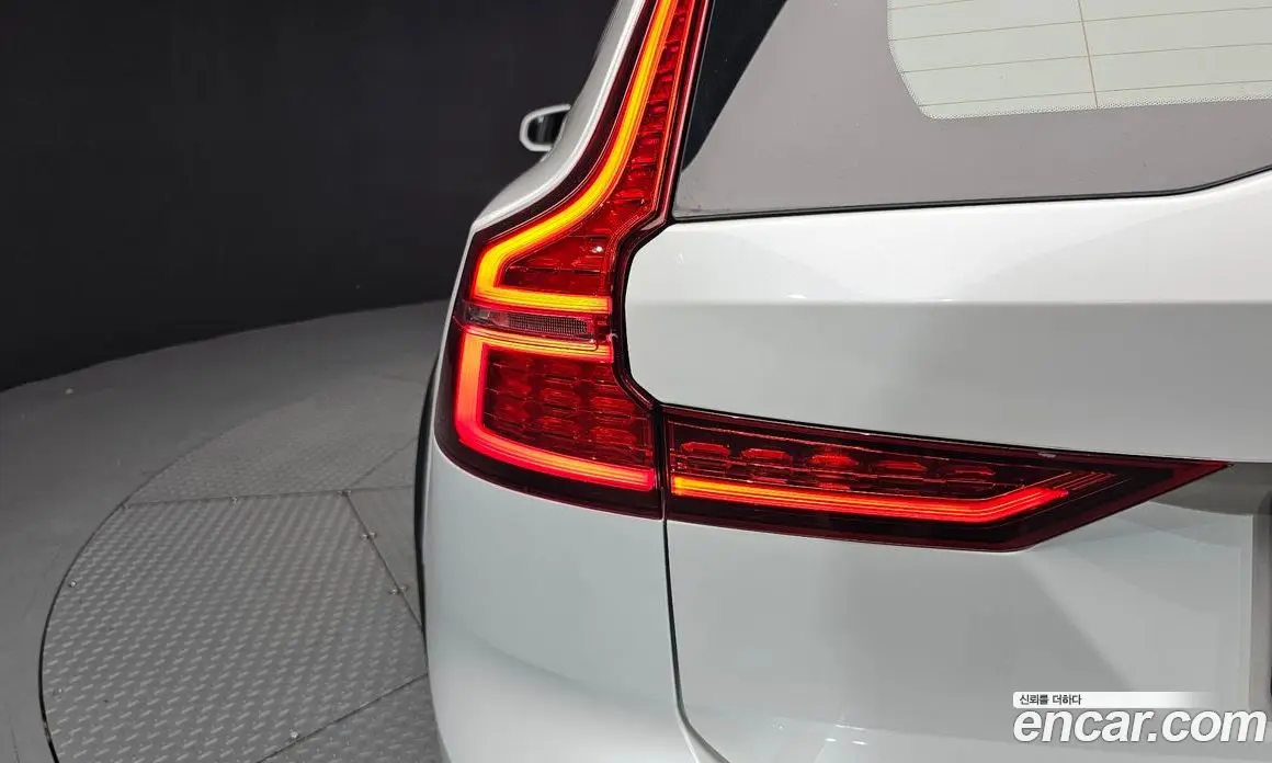 Volvo V60 2020 2.0 автомат (гидро), фото 9