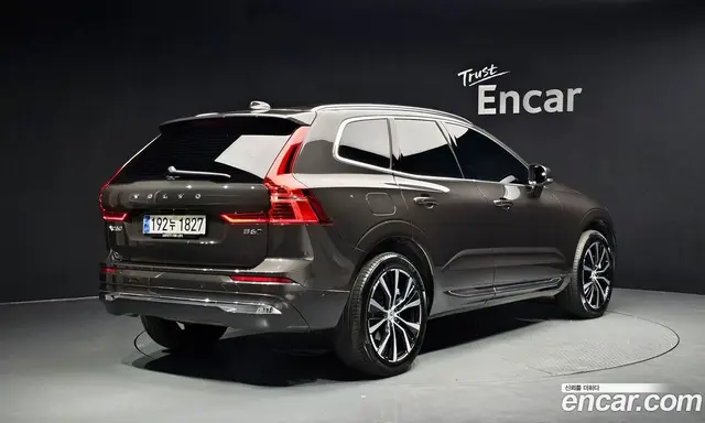 Volvo XC60 2023 2.0 автомат (гидро), миниатюра 2