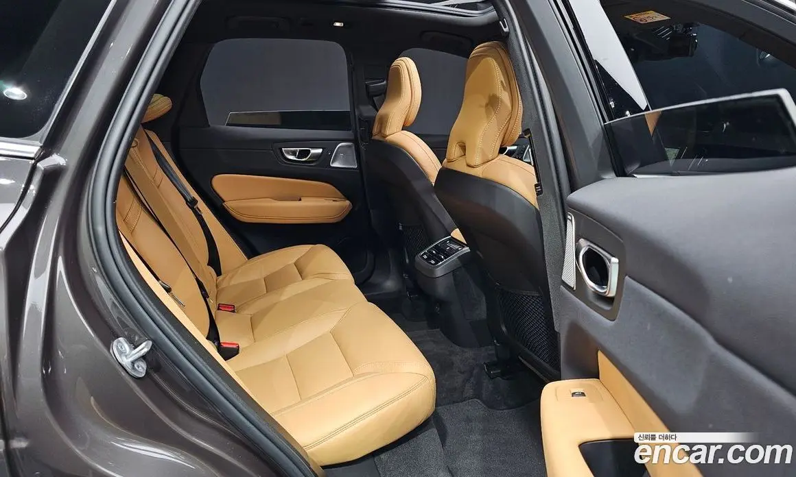 Volvo XC60 2023 2.0 автомат (гидро), фото 11