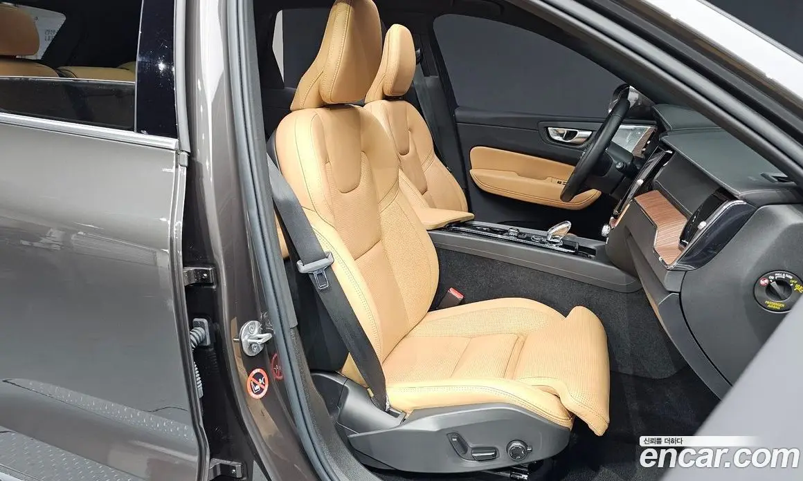 Volvo XC60 2023 2.0 автомат (гидро), фото 12