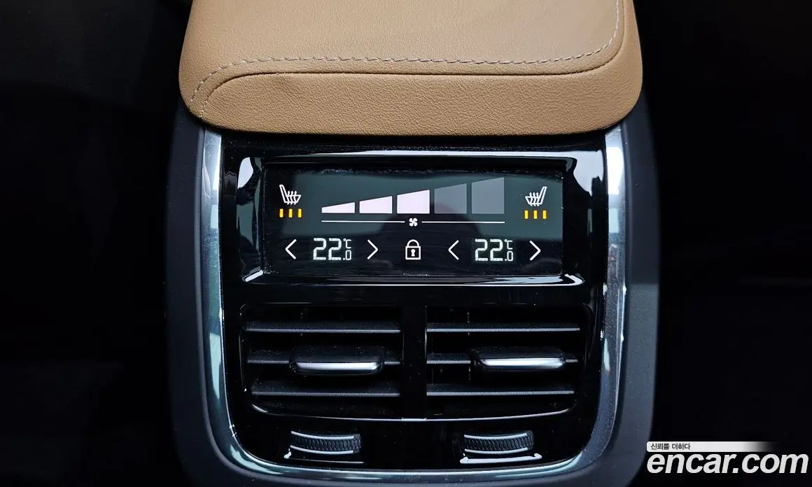 Volvo XC60 2023 2.0 автомат (гидро), фото 19