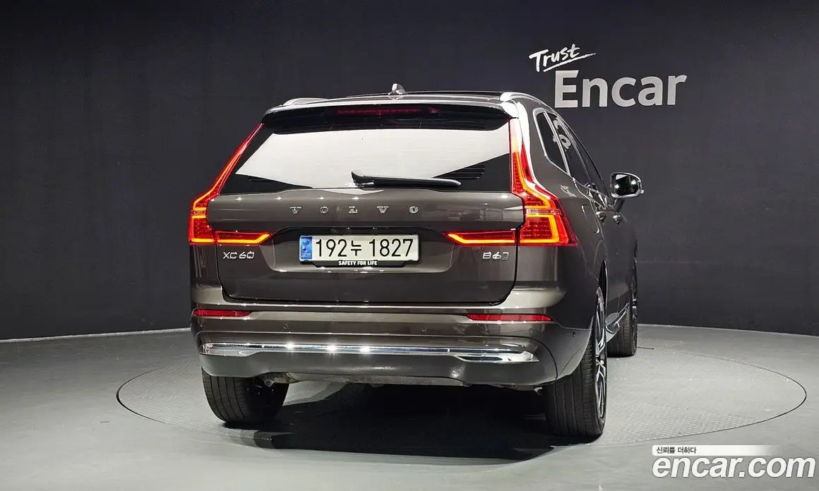 Volvo XC60 2023 2.0 автомат (гидро), фото 4