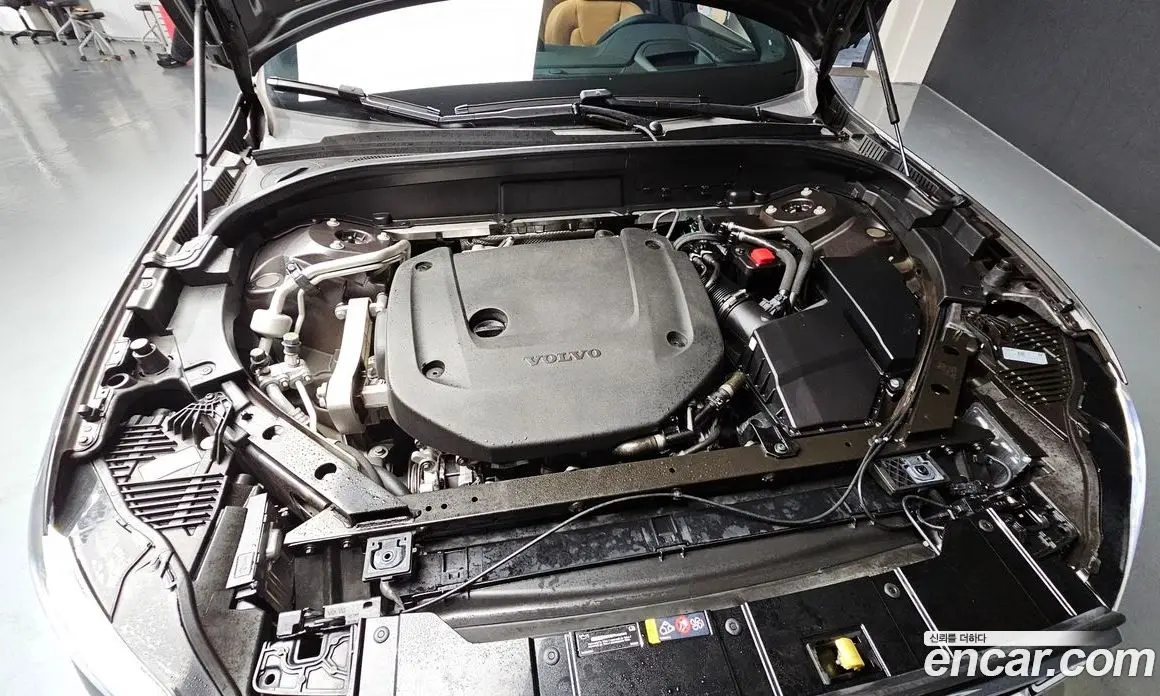 Volvo XC60 2023 2.0 автомат (гидро), фото 6