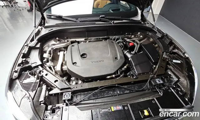 Volvo XC60 2023 2.0 автомат (гидро), миниатюра 6
