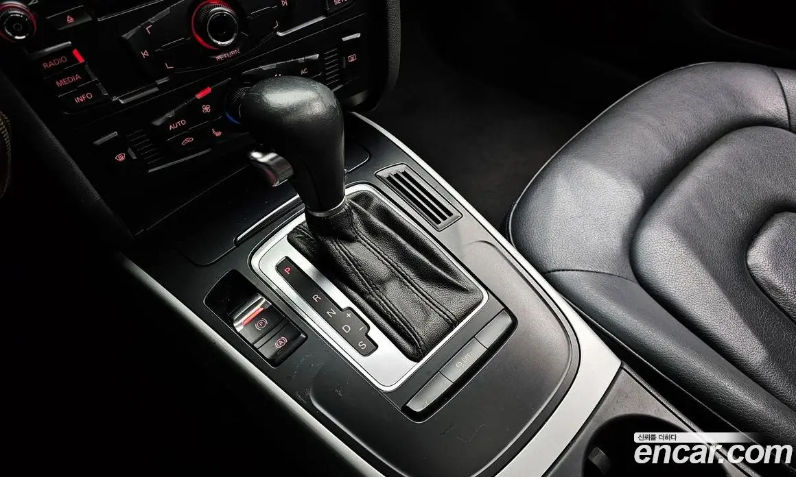 Audi A4 2011 2.0 автомат (гидро), фото 9