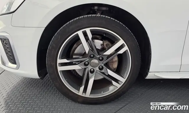 Audi A4 2021 2.0 автомат (гидро), миниатюра 4