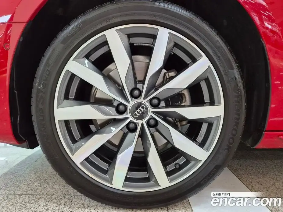Audi A4 2023 2.0 автомат (гидро), фото 5
