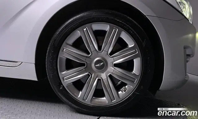 Genesis EQ900 2016 5.0 автомат (гидро), миниатюра 5 Genesis EQ900 2016 5.0 автомат (гидро), миниатюра 5