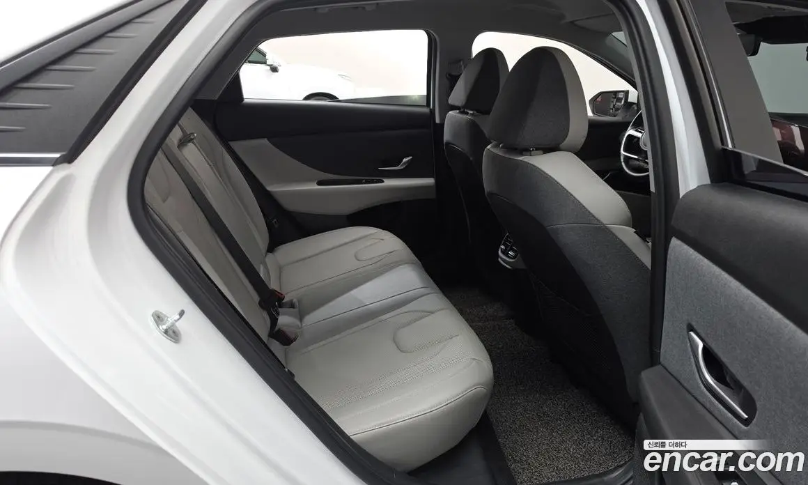 Hyundai Avante 2021 1.6 автомат (гидро), фото 17
