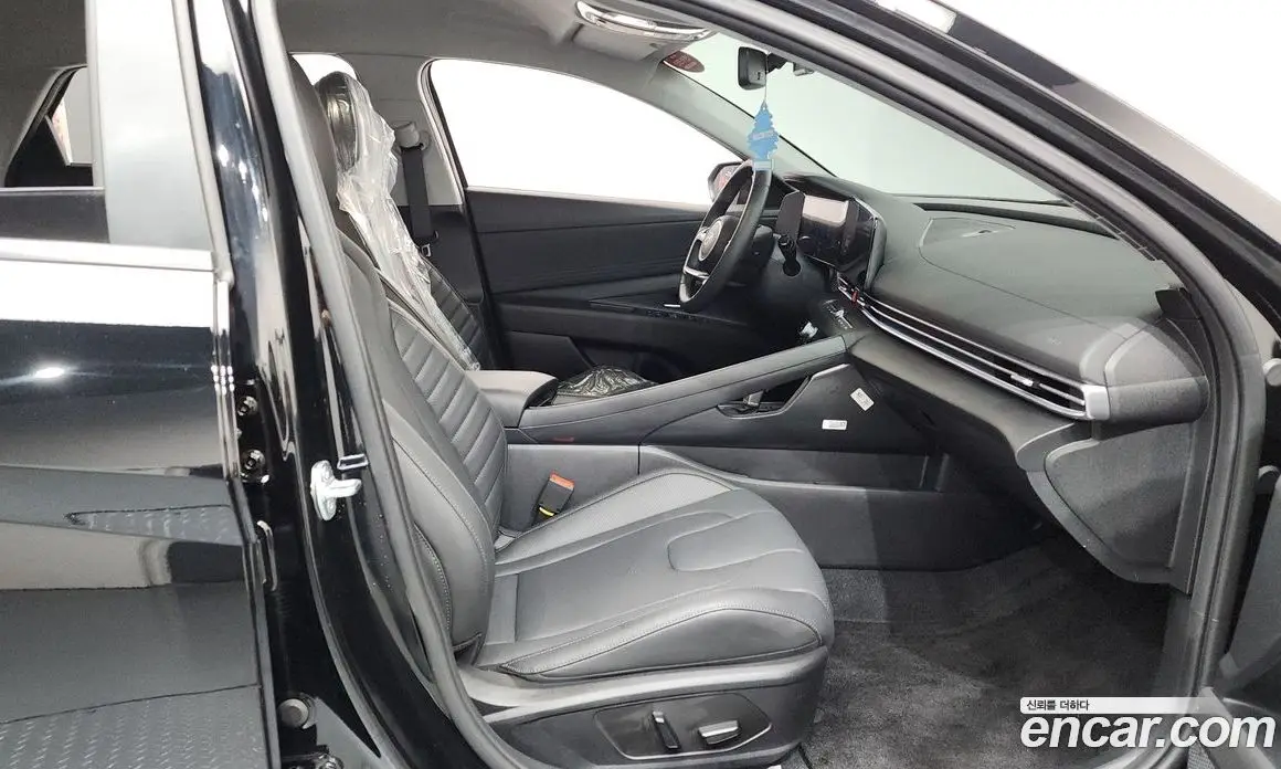 Hyundai Avante 2024 1.6 автомат (гидро), фото 17