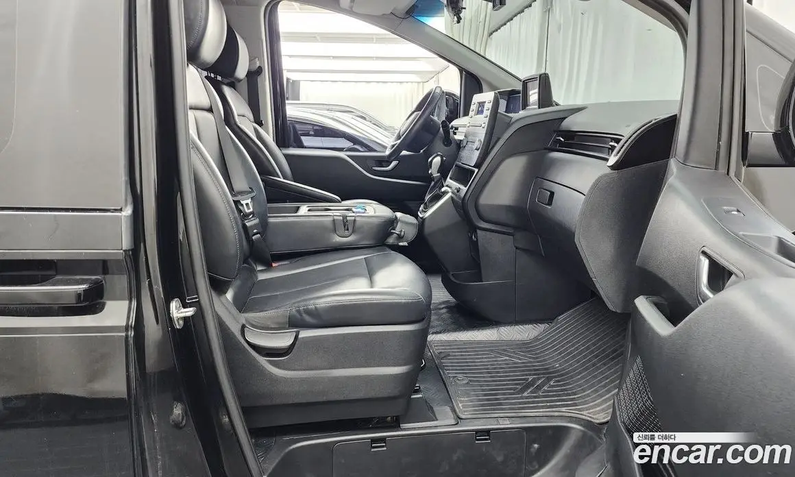 Hyundai Staria 2021 2.2 автомат (гидро), фото 11