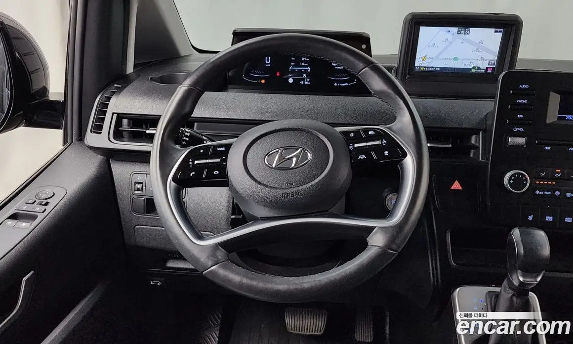 Hyundai Staria 2021 2.2 автомат (гидро), фото 13