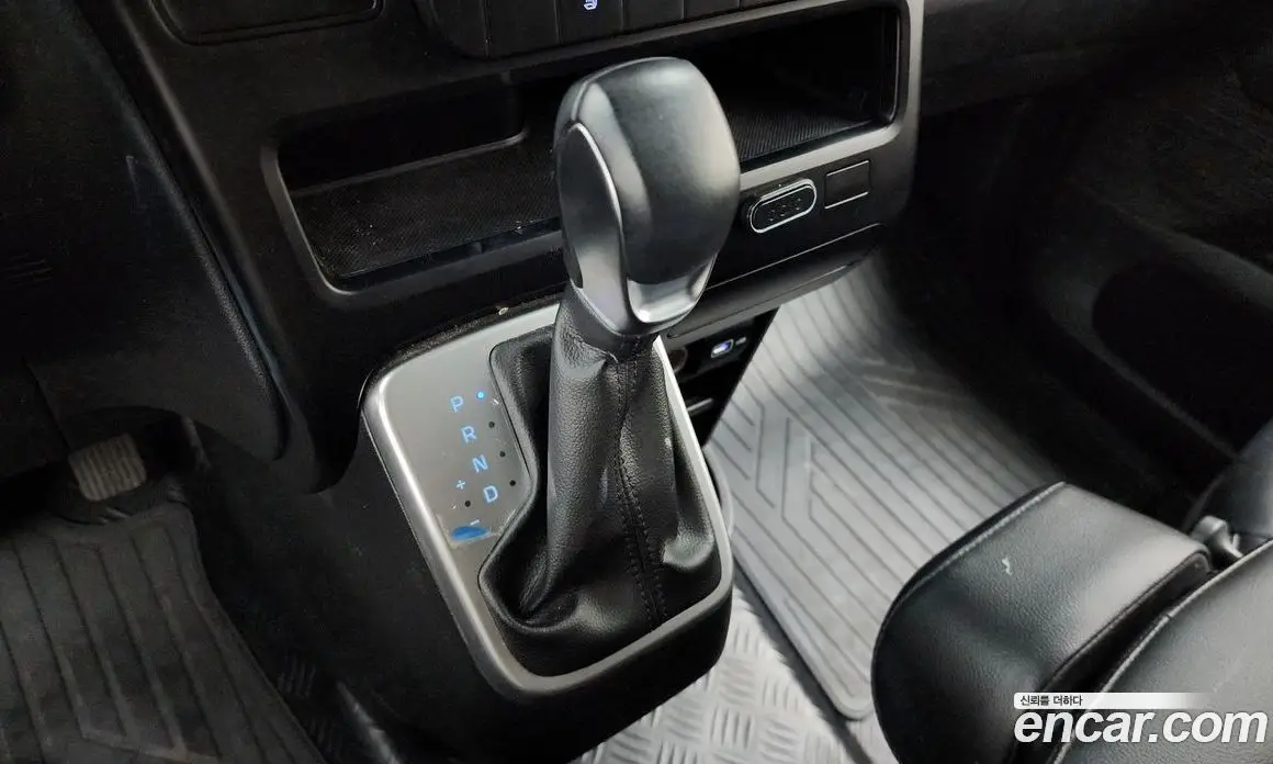 Hyundai Staria 2021 2.2 автомат (гидро), фото 9