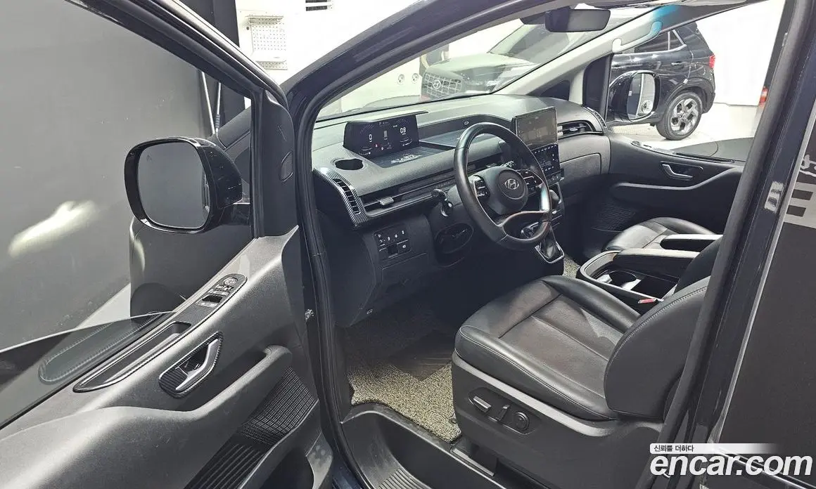 Hyundai Staria 2022 2.2 автомат (гидро), фото 15