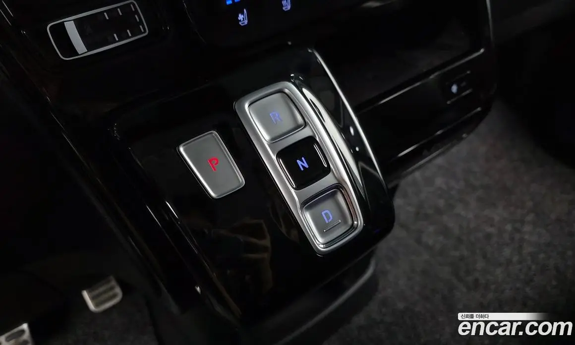 Hyundai Staria 2023 2.2 автомат (гидро), фото 12