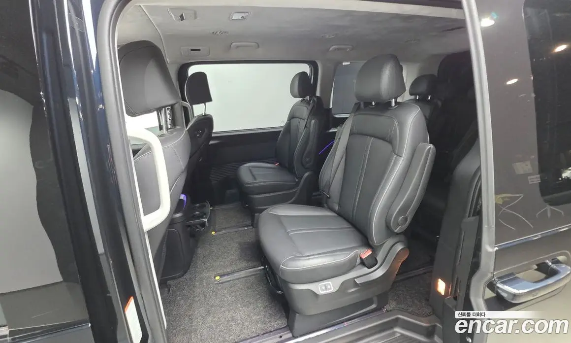 Hyundai Staria 2023 2.2 автомат (гидро), фото 16
