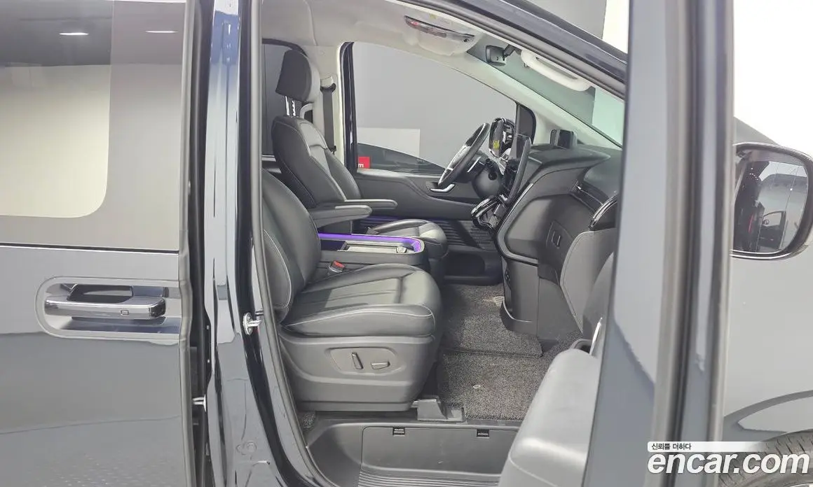 Hyundai Staria 2023 2.2 автомат (гидро), фото 17