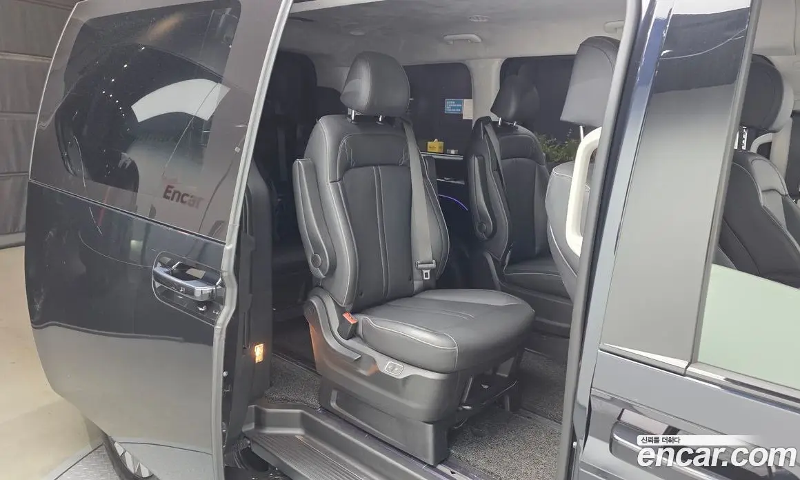 Hyundai Staria 2023 2.2 автомат (гидро), фото 18
