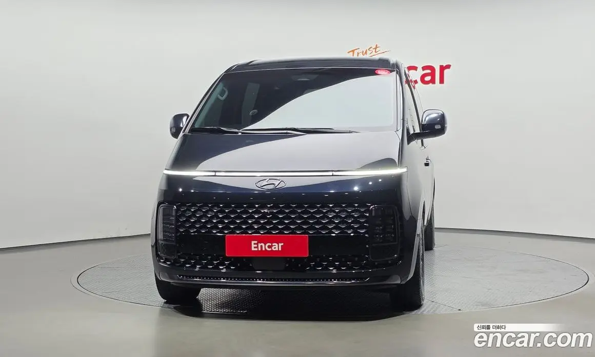 Hyundai Staria 2023 2.2 автомат (гидро), фото 3