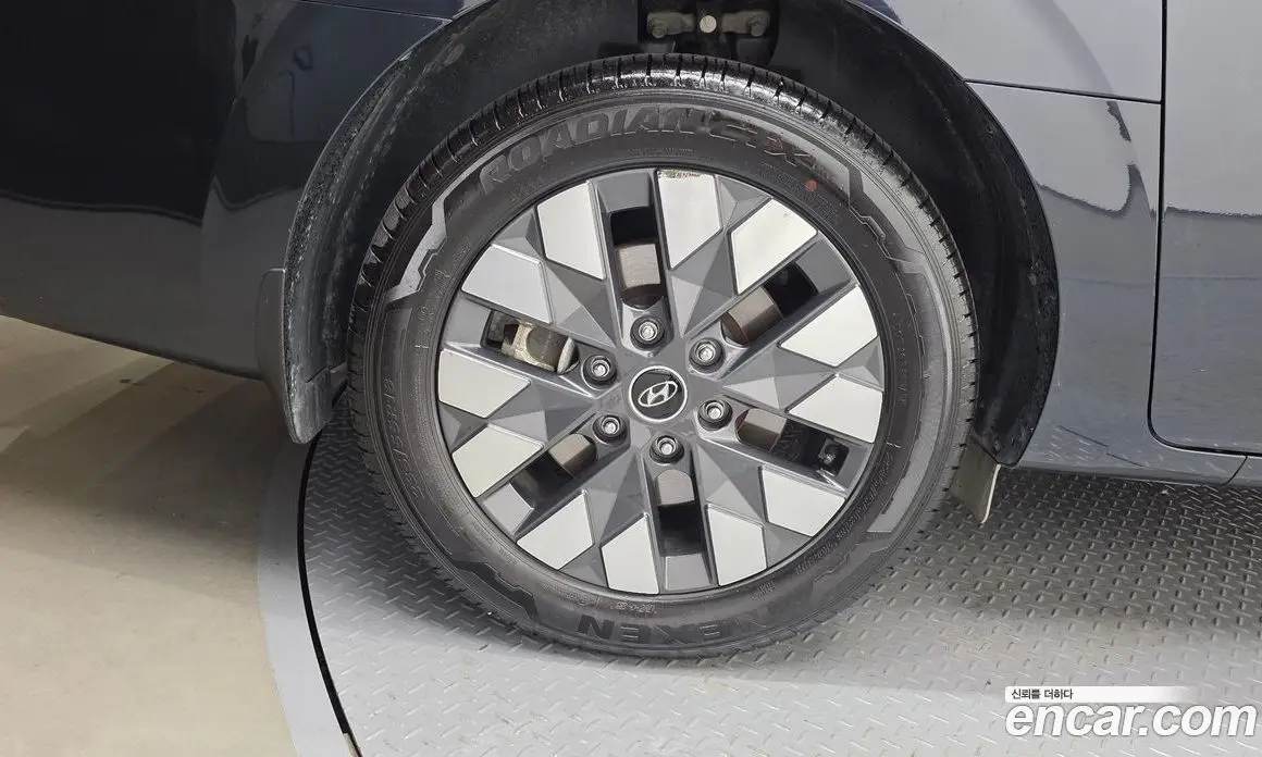 Hyundai Staria 2023 2.2 автомат (гидро), фото 5