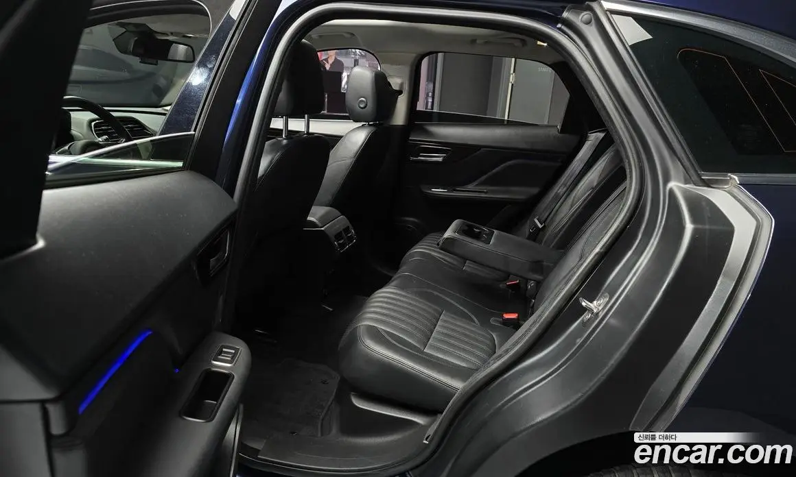 Jaguar F-Pace 2017 2.0 автомат (гидро), фото 12