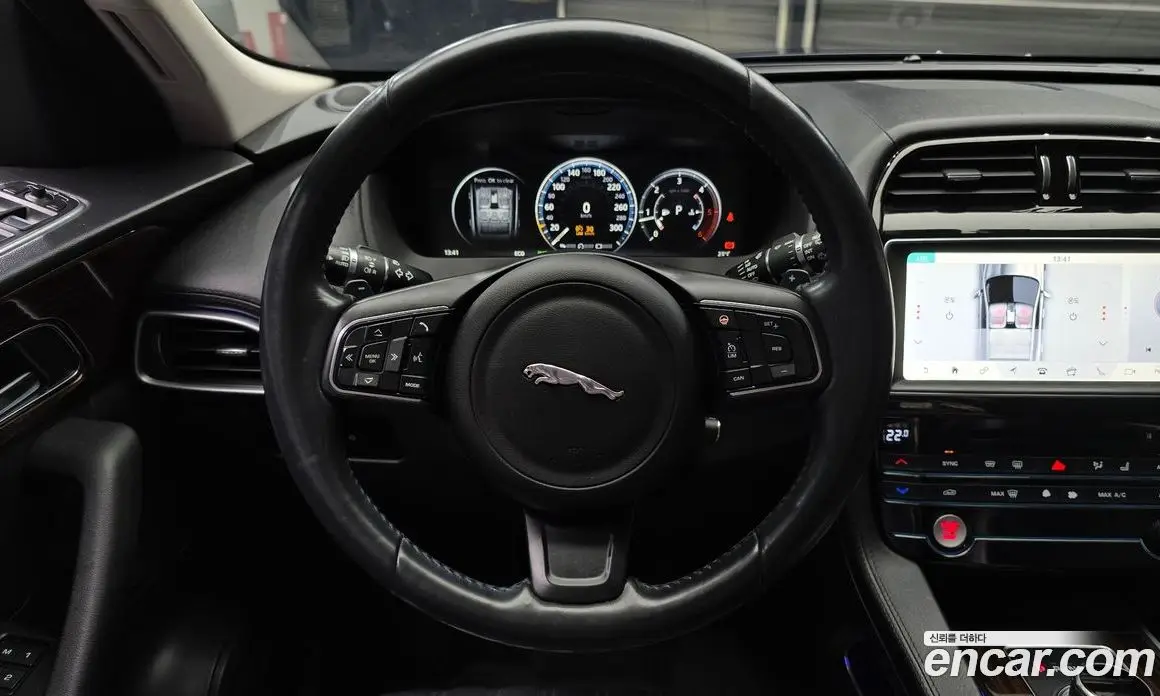 Jaguar F-Pace 2017 2.0 автомат (гидро), фото 13