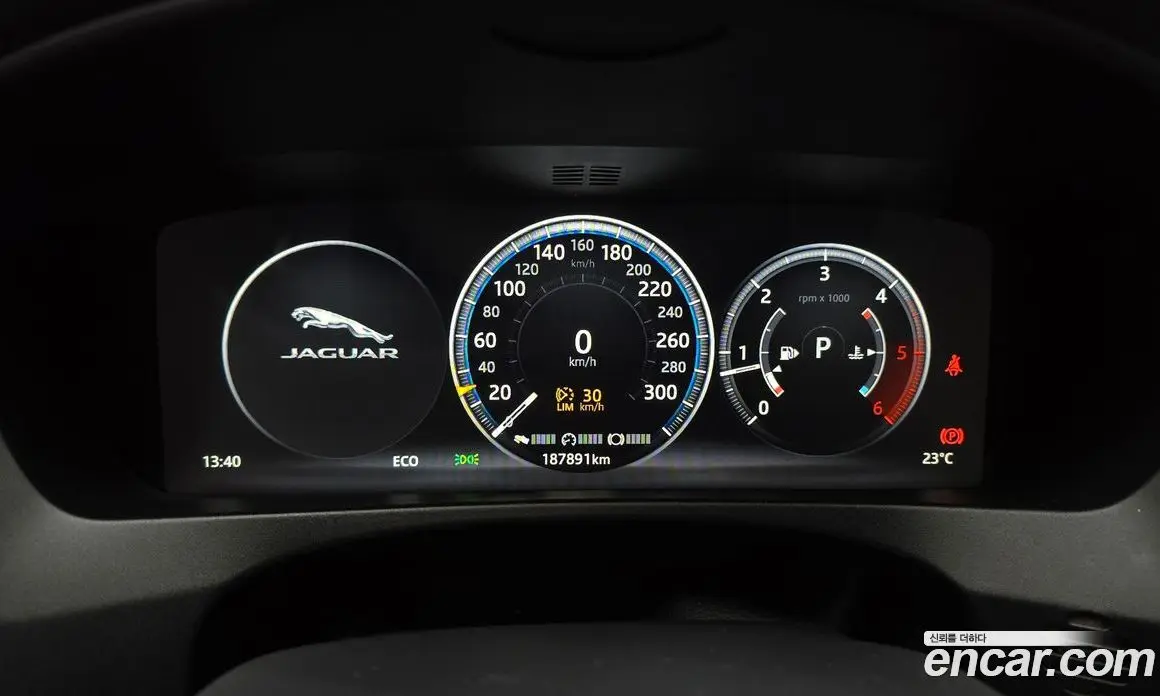 Jaguar F-Pace 2017 2.0 автомат (гидро), фото 8