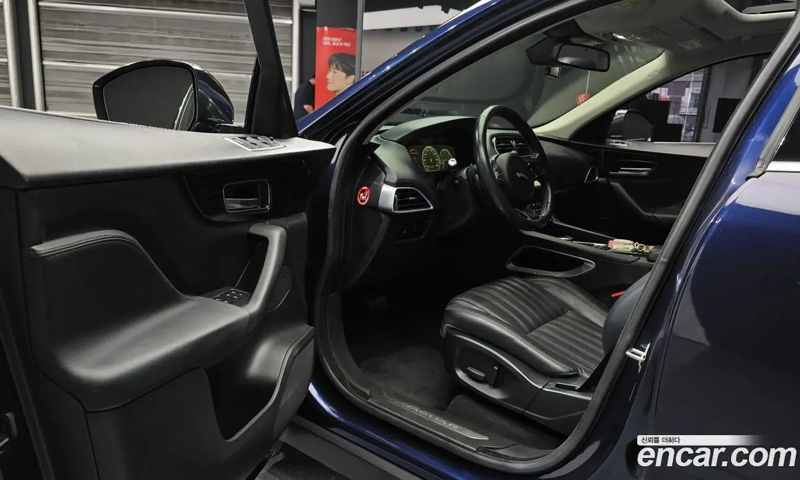 Jaguar F-Pace 2017 2.0 автомат (гидро), фото 10