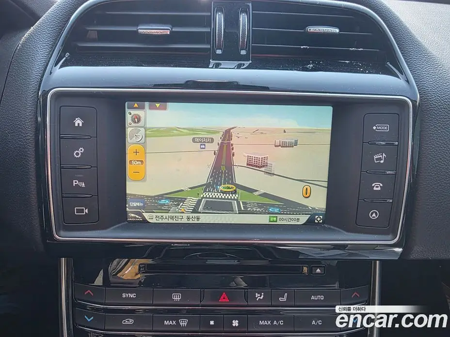 Jaguar XE 2015 2.0 автомат (гидро), фото 18 Jaguar XE 2015 2.0 автомат (гидро), фото 18