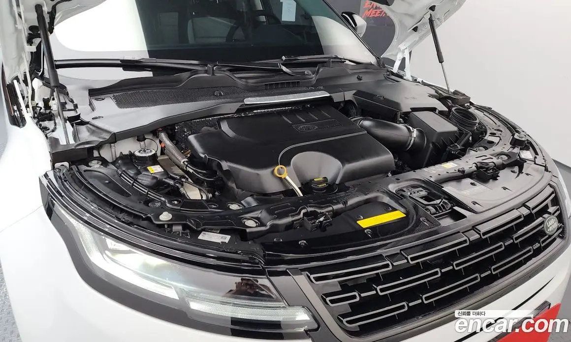 Land Rover Range Rover Evoque 2024 2.0 автомат (гидро), фото 6