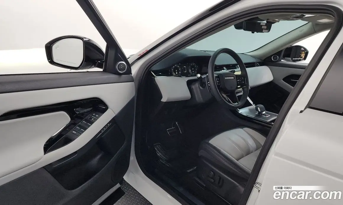 Land Rover Range Rover Evoque 2024 2.0 автомат (гидро), фото 10