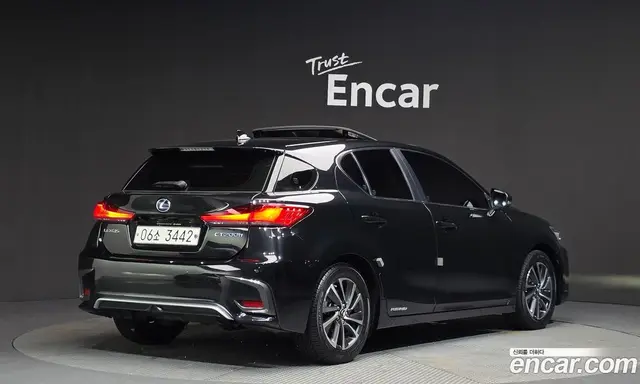Lexus CT200h 2017 1.8 автомат (гидро), миниатюра 2 Lexus CT200h 2017 1.8 автомат (гидро), миниатюра 2