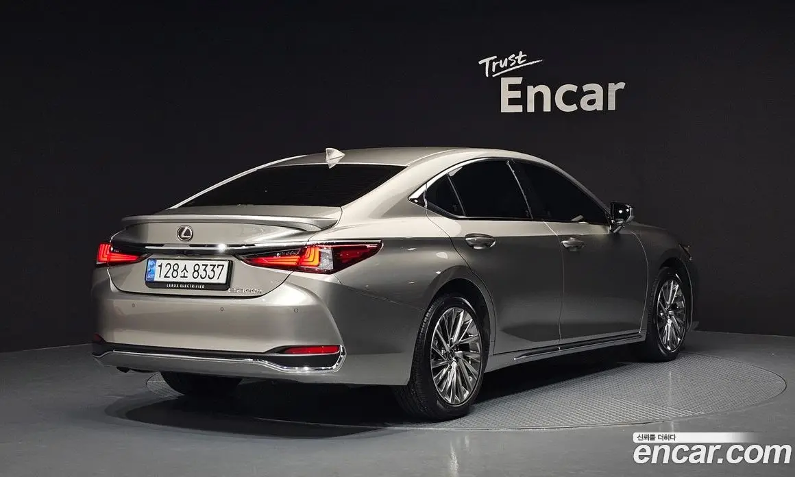 Lexus ES 2025 2.5 автомат (гидро), фото 2 Lexus ES 2025 2.5 автомат (гидро), фото 2