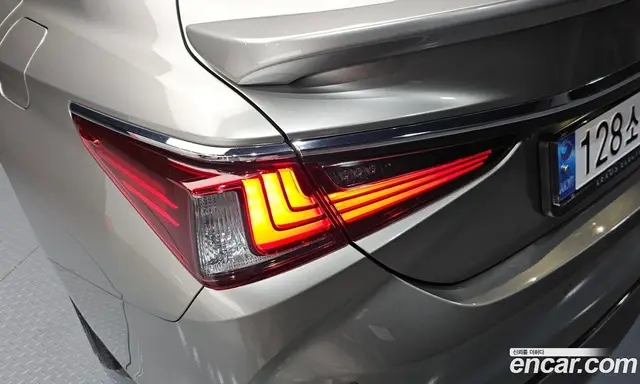 Lexus ES 2025 2.5 автомат (гидро), миниатюра 9 Lexus ES 2025 2.5 автомат (гидро), миниатюра 9