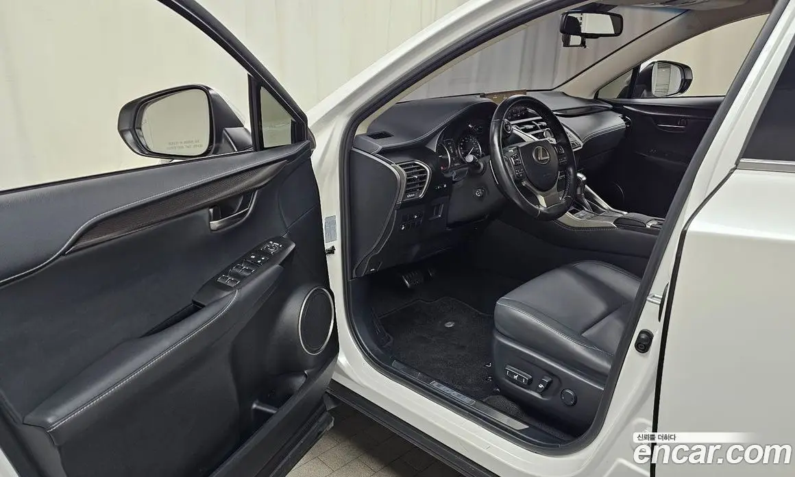 Lexus NX 2017 2.5 автомат (гидро), фото 13 Lexus NX 2017 2.5 автомат (гидро), фото 13